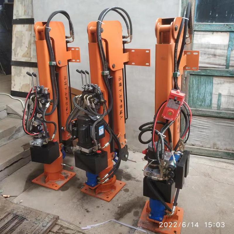 武川县重汽蓝牌随车吊 3.2吨 国六动力强 液压驱动 农用自卸起重机